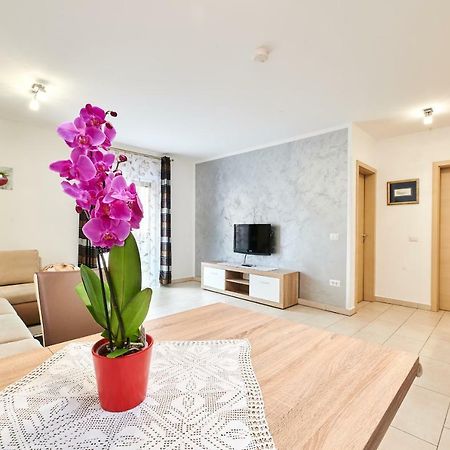 Apartman Leon Umago Esterno foto