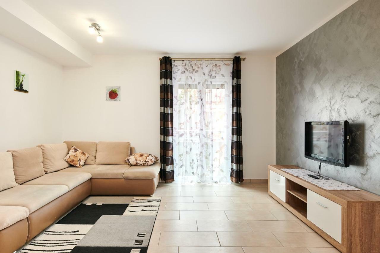 Apartman Leon Umago Esterno foto