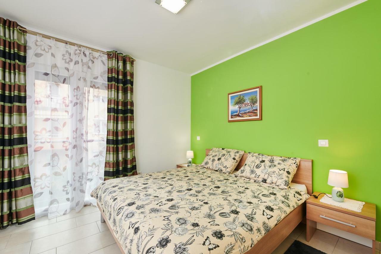 Apartman Leon Umago Esterno foto