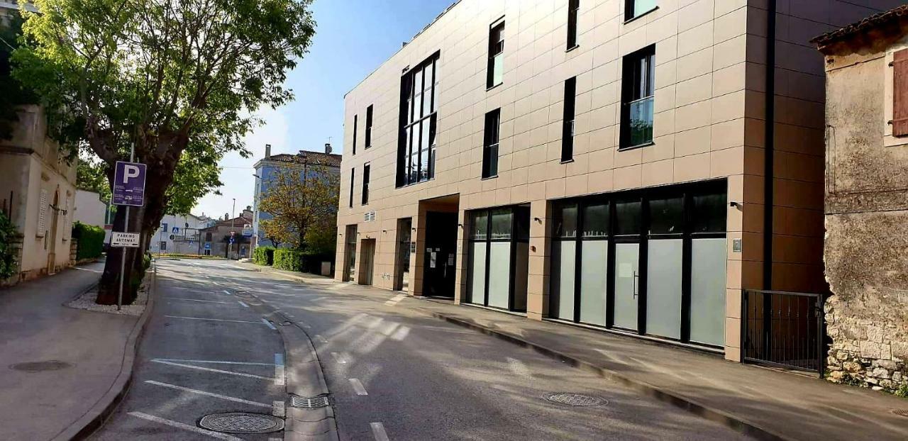 Apartman Leon Umago Esterno foto